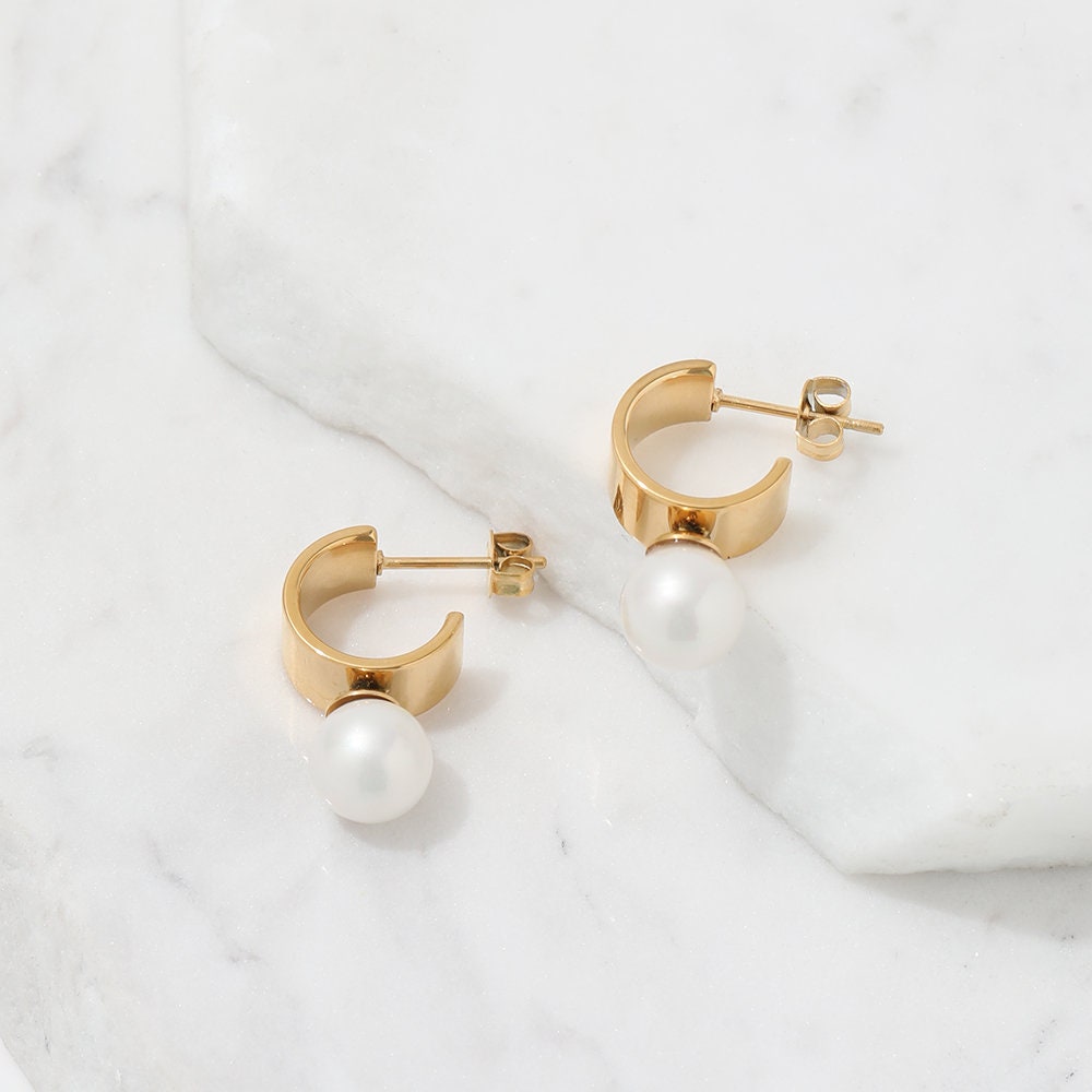 pearl earrings, gold hoop earrings, classic earrings for women, chunky hoops, birthday gift, minimalist jewellery, wedding jewellery, GE06