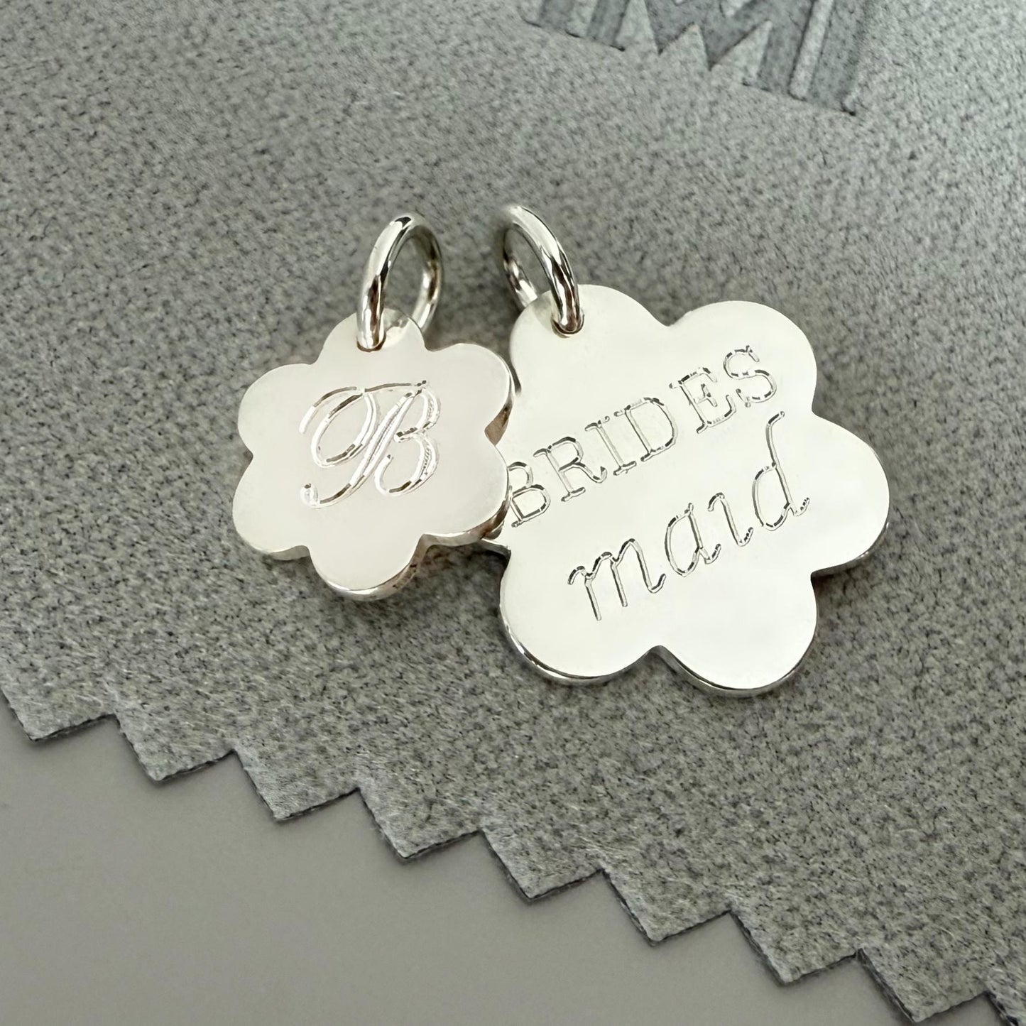 engraved name flower charm for necklace, word pendant, unique gifts, minimalist, bridesmaids gift, personalised birthday gift, SNE09