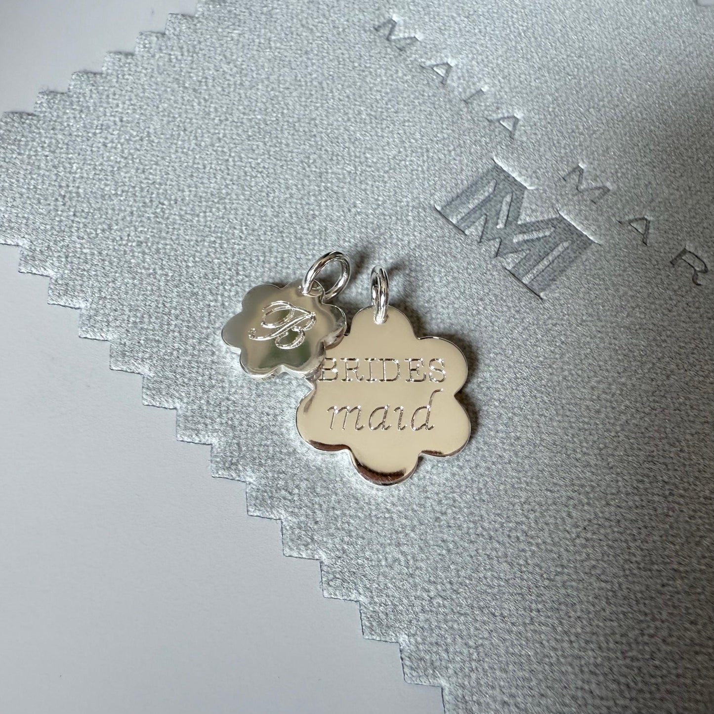engraved name flower charm for necklace, word pendant, unique gifts, minimalist, bridesmaids gift, personalised birthday gift, SNE09