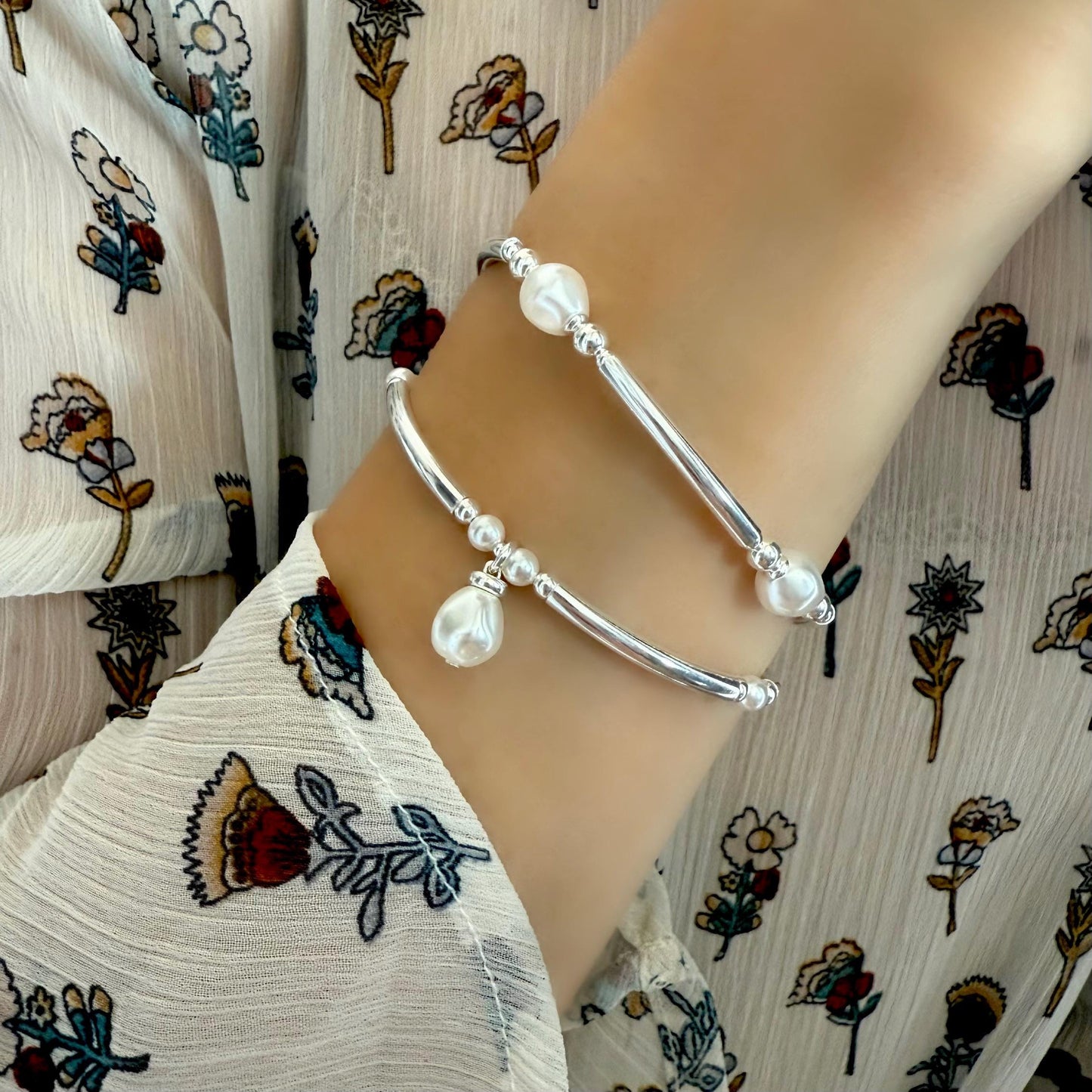 white pearl bangle, sterling silver, stretchy bracelet, bead bracelet, pearl bracelet, handmade, minimalist, gift for women, AIDA SBB08