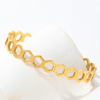 gold bangle, honey comb bangle, trendy bracelet for women, stacking bracelet, minimalist jewellery, gifts for women, GB06