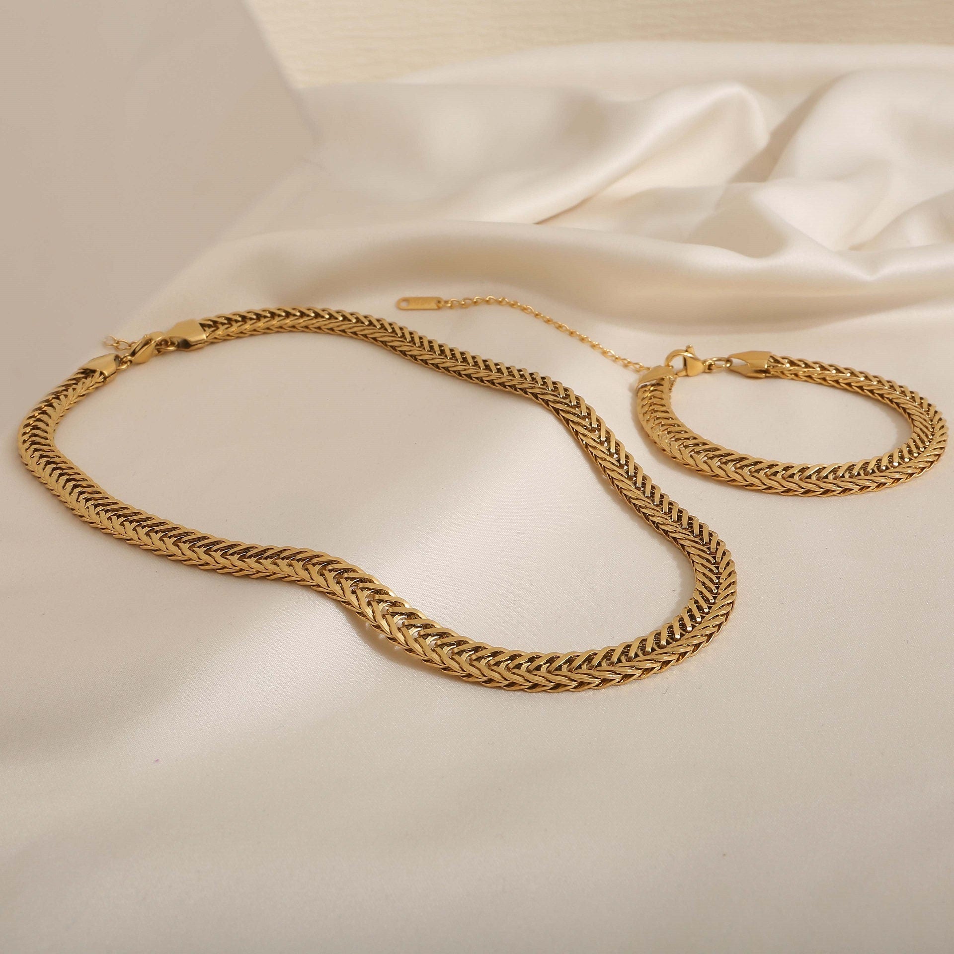 chunky necklace, thick layering chain, minimalist jewellery, gifts for women, gold waterproof jewellery, GN12