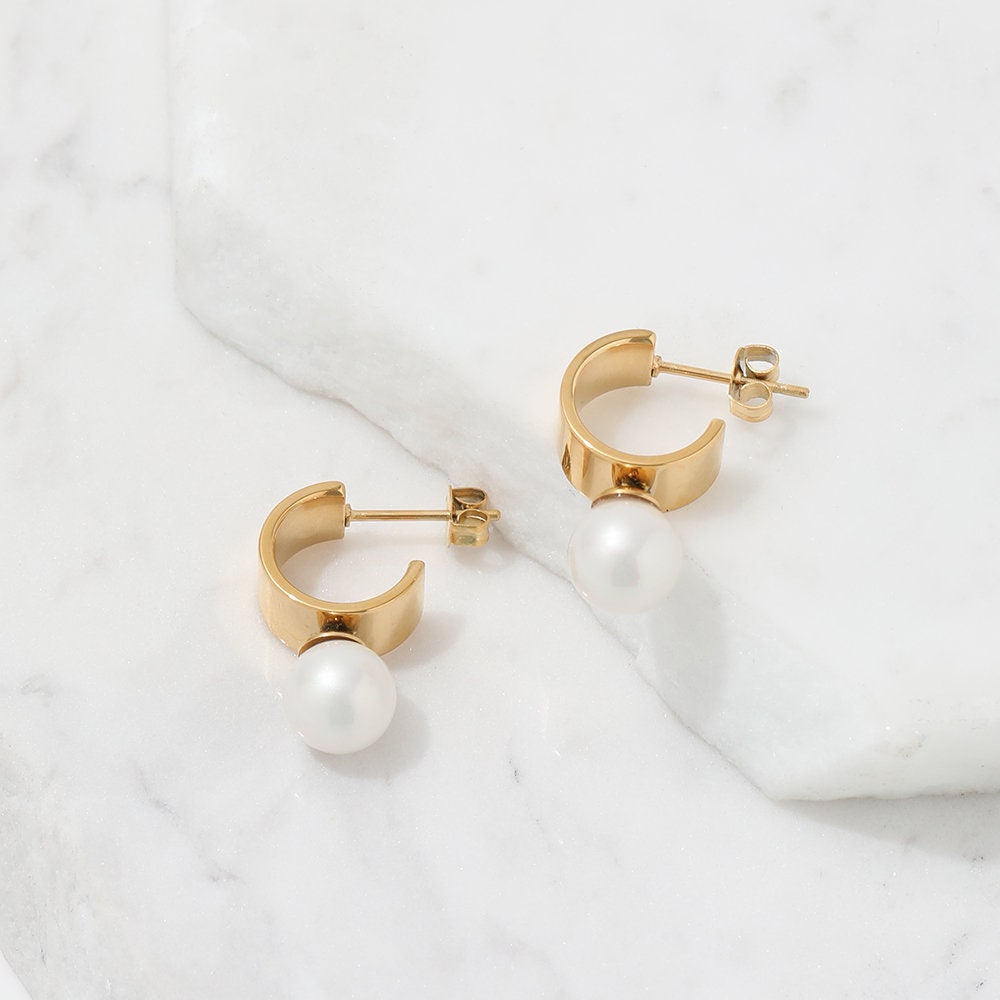 pearl earrings, gold hoop earrings, classic earrings for women, chunky hoops, birthday gift, minimalist jewellery, wedding jewellery, GE06