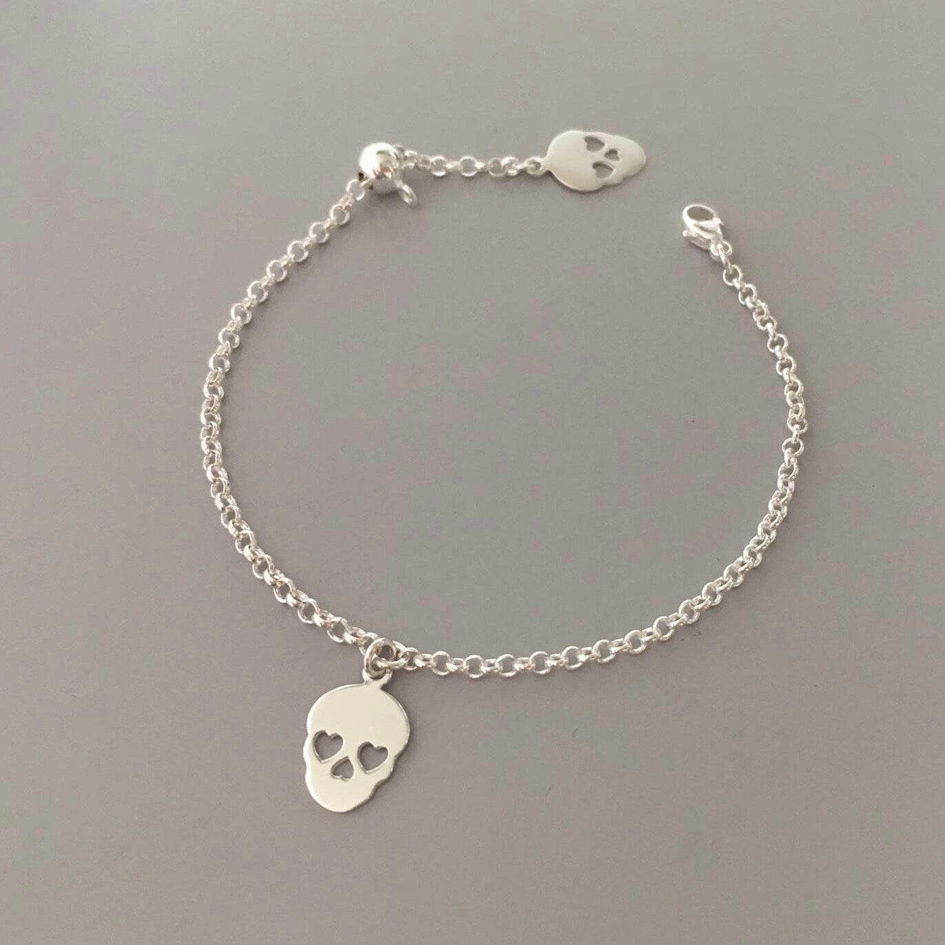 skull charm bracelet, goth jewellery, minimalist jewellery, birthday gifts, Halloween jewellery, HANNA SKULL-SB54