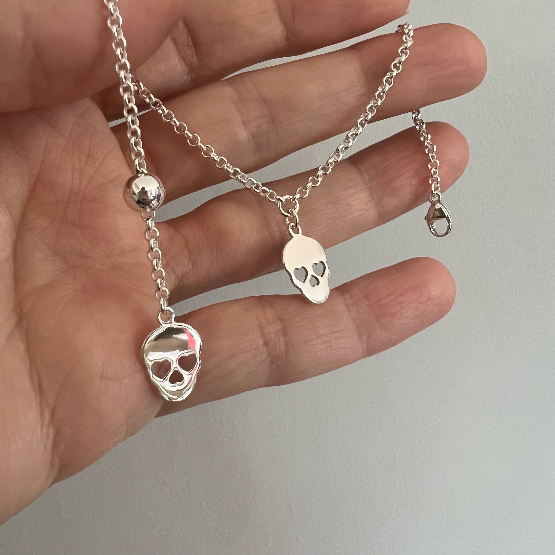 skull charm bracelet, goth jewellery, minimalist jewellery, birthday gifts, Halloween jewellery, HANNA SKULL-SB54