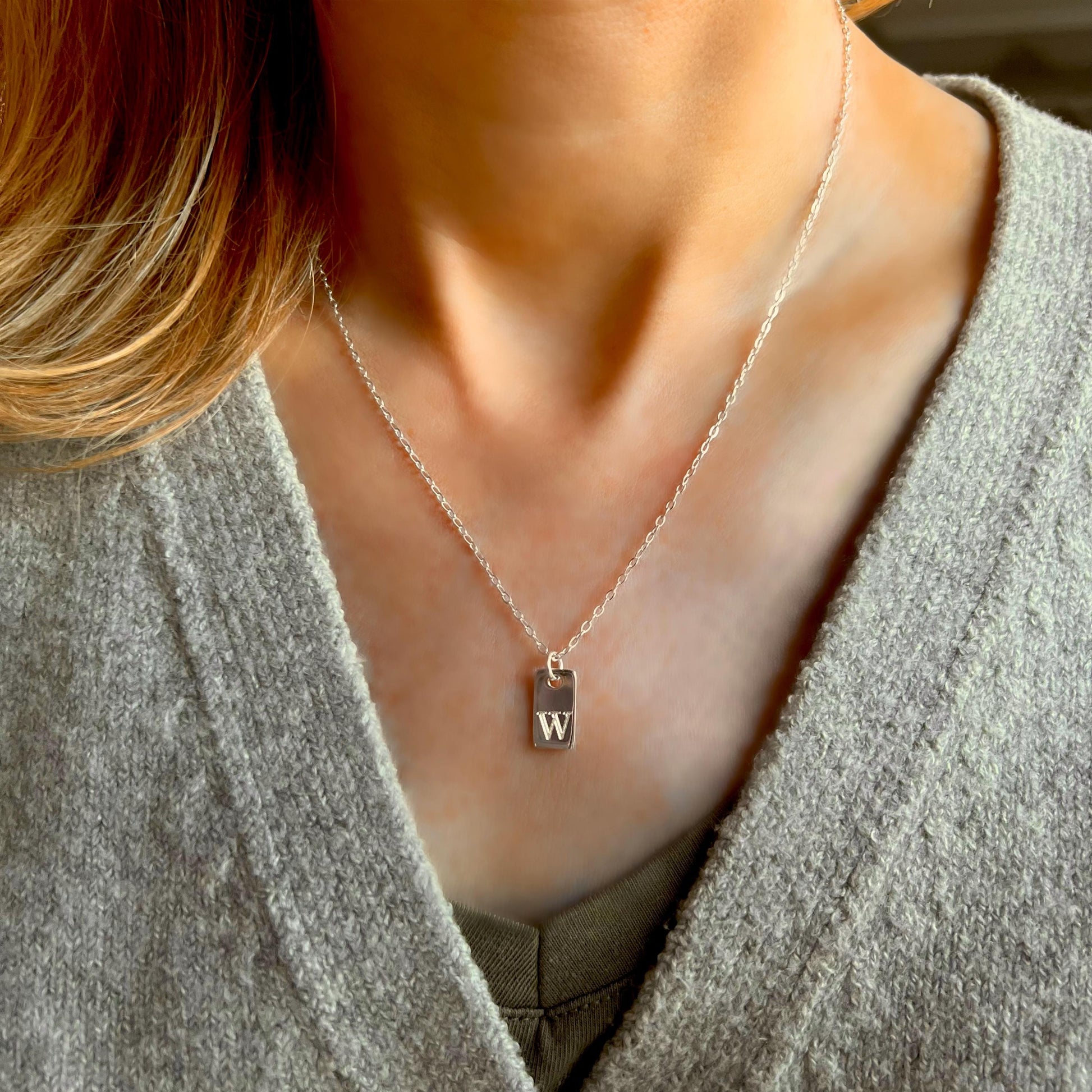 initial necklace for her, engraved tag initial, monogram pendant necklace for birthday gift, custom letter necklace, gift for mum, SNE04