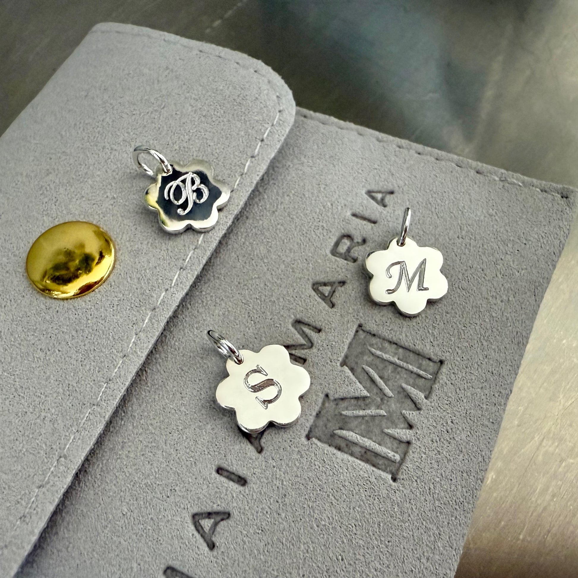 ADD ON Daisy engraved initial charm